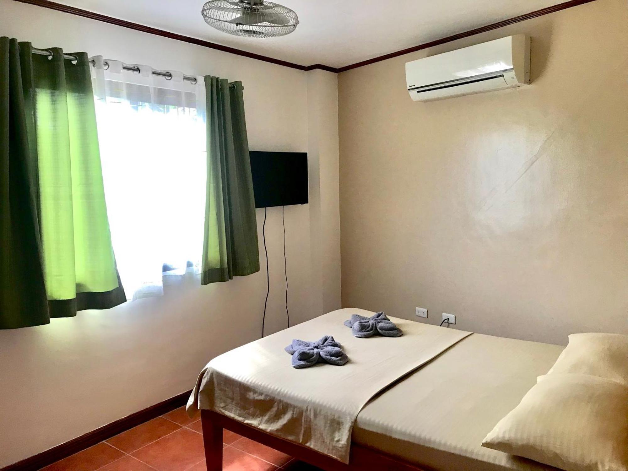 Badladz Staycation Condos Puerto Galera Zewnętrze zdjęcie