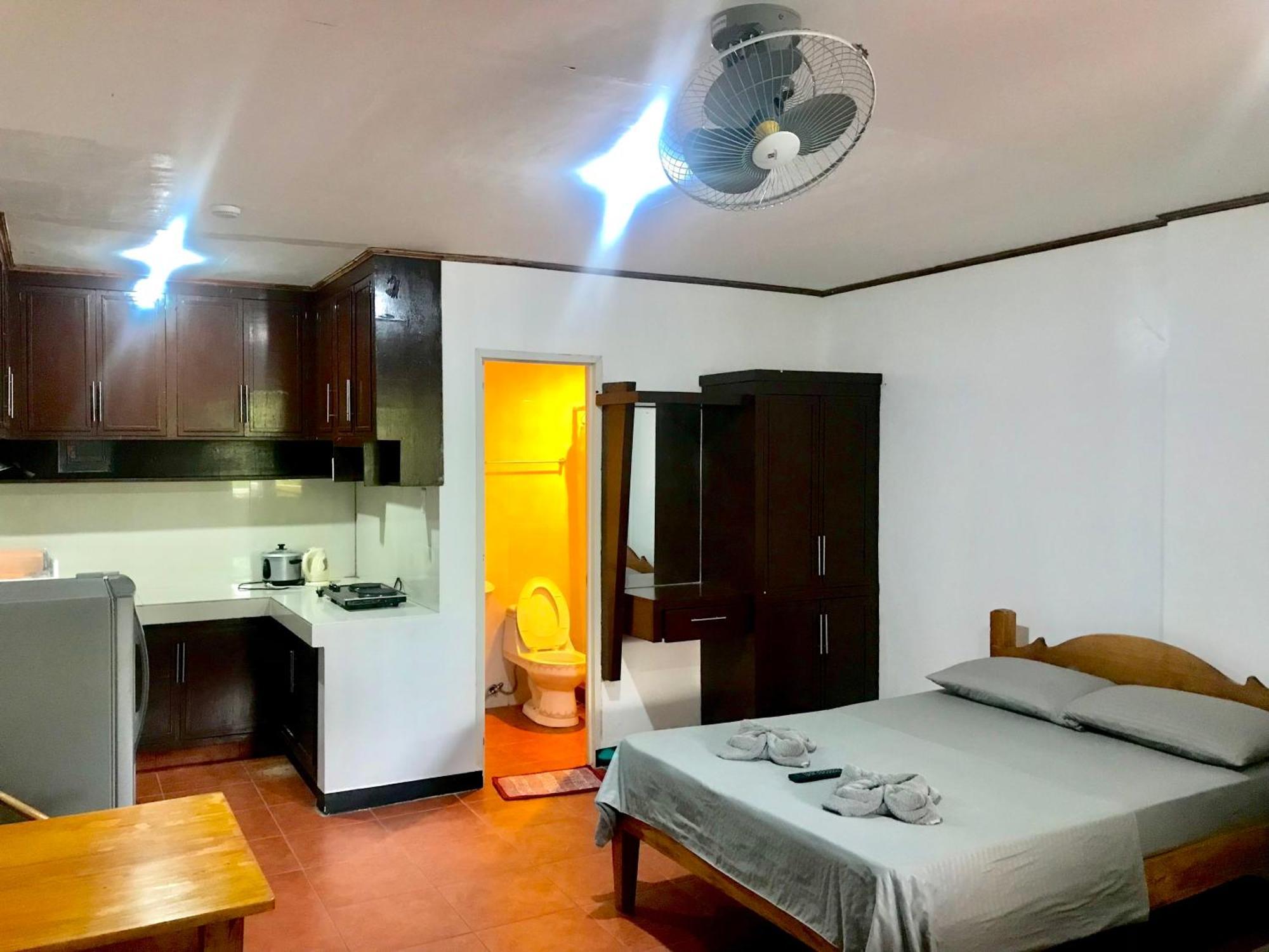 Badladz Staycation Condos Puerto Galera Zewnętrze zdjęcie