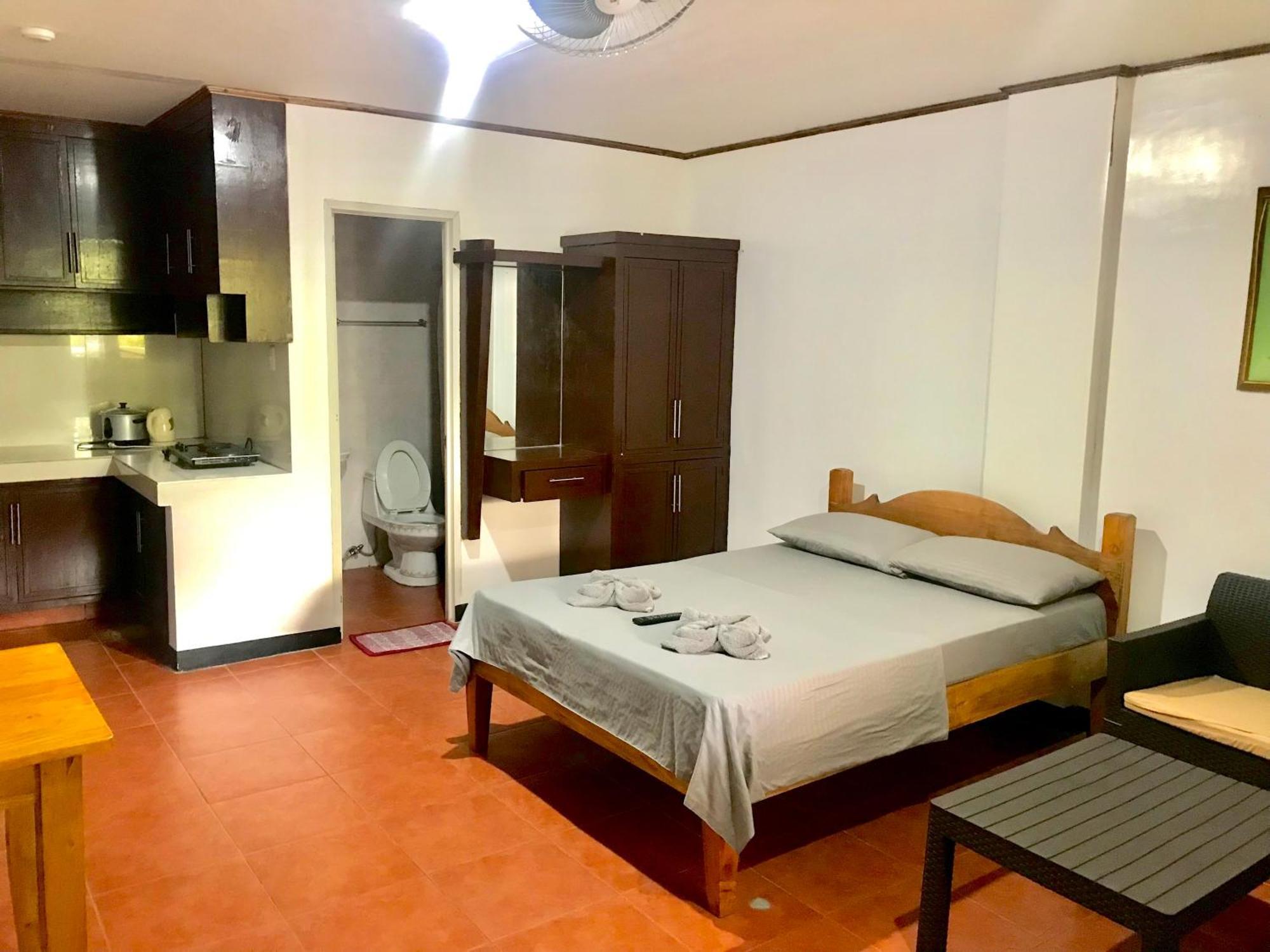 Badladz Staycation Condos Puerto Galera Zewnętrze zdjęcie