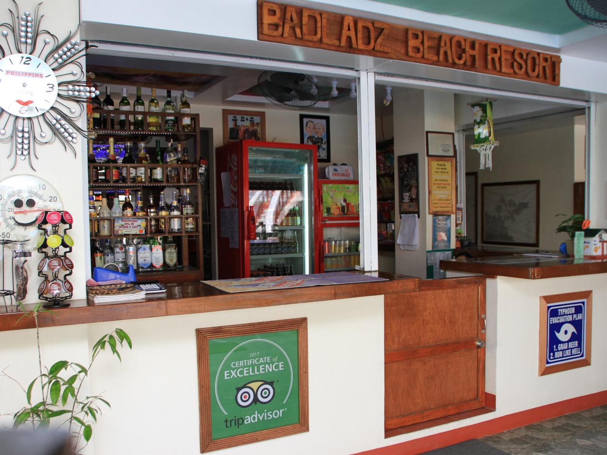 Badladz Staycation Condos Puerto Galera Zewnętrze zdjęcie