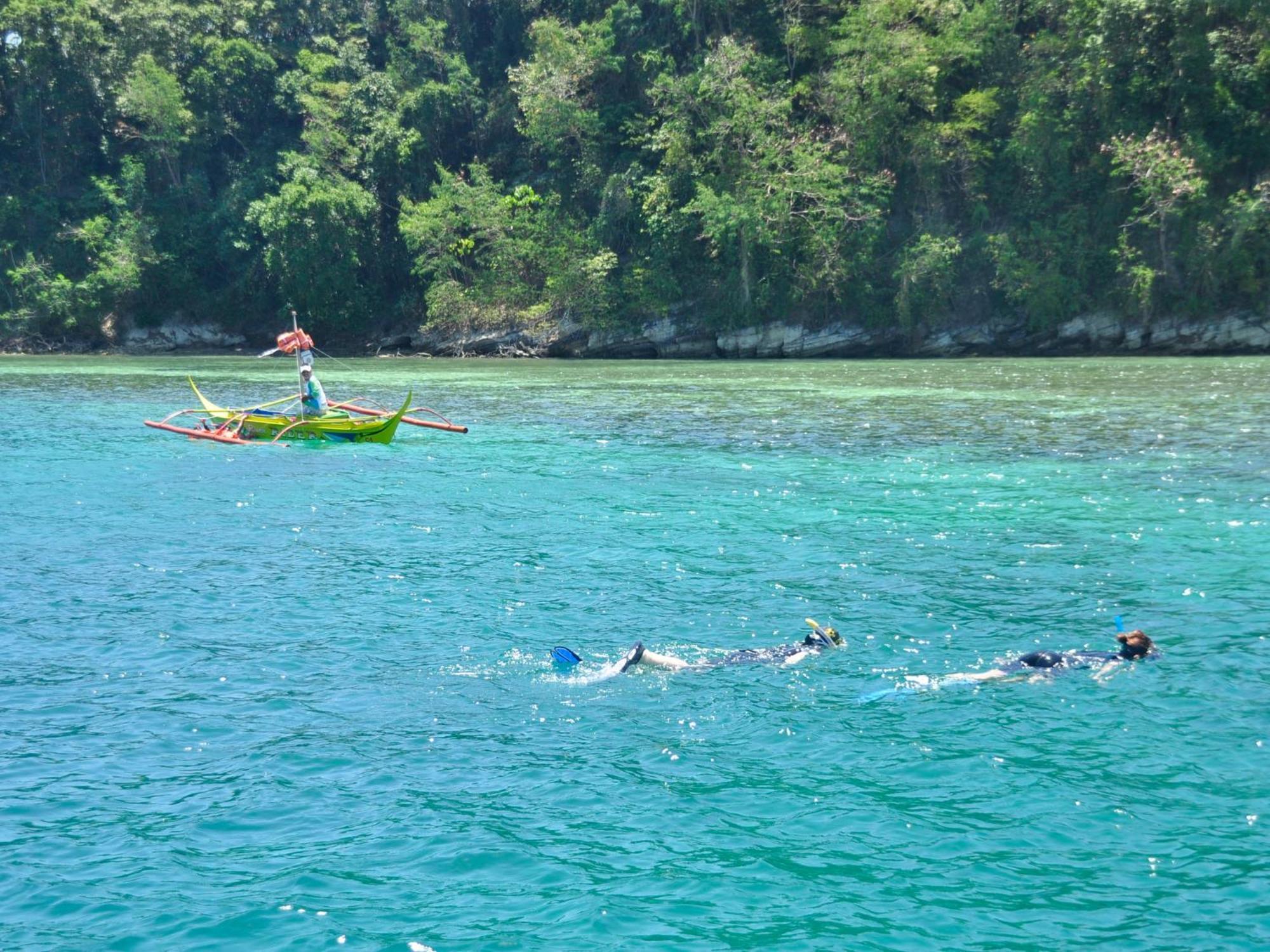 Badladz Staycation Condos Puerto Galera Zewnętrze zdjęcie